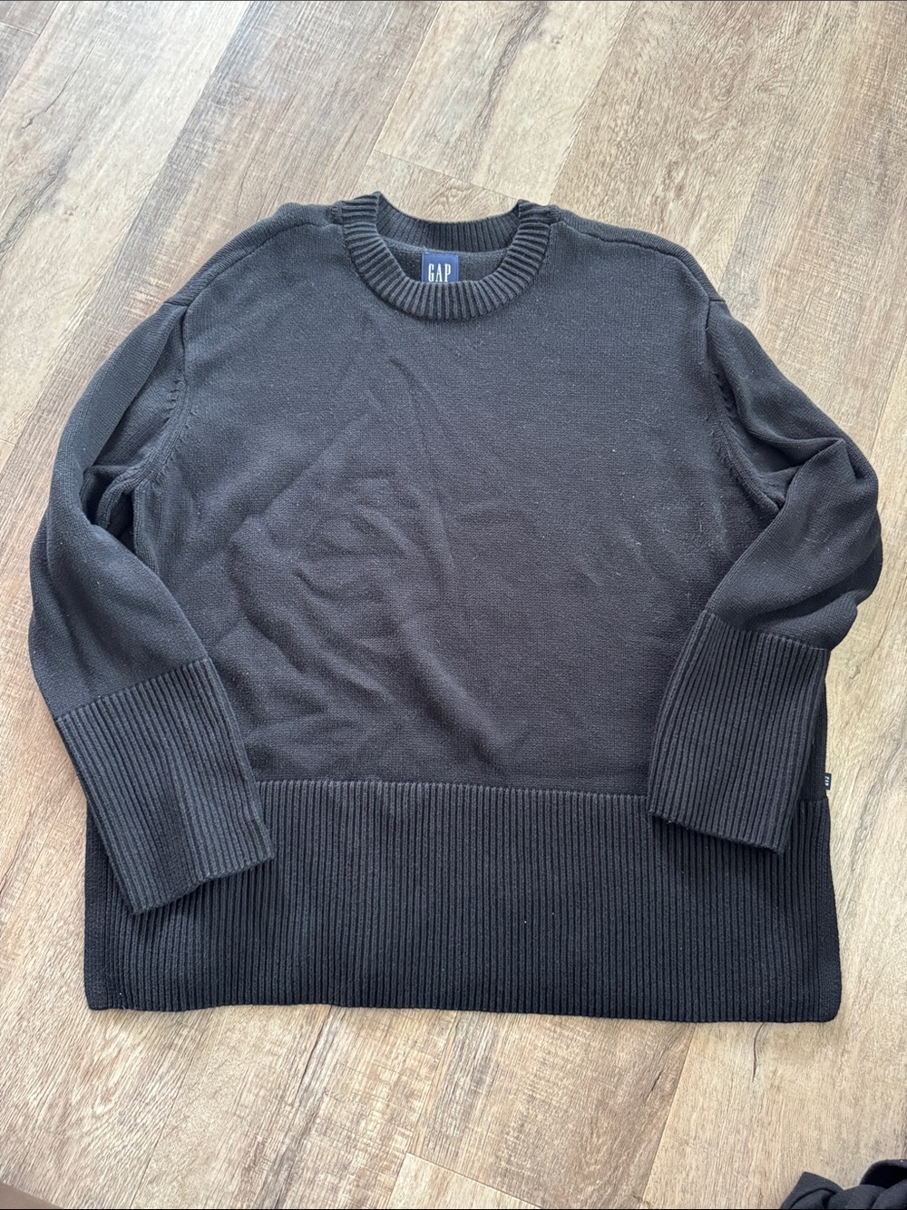 GAP WOMENS Black Crewneck Sweater